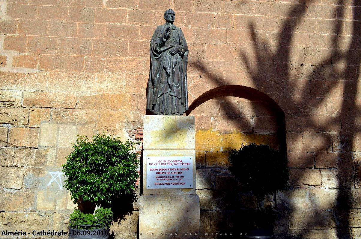 28 LA CATHEDRALE ET LE FORTERESSE DE L INCARNATION (16).JPG